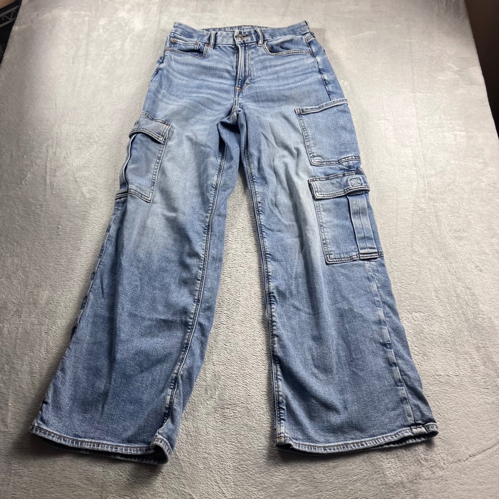 American Eagle Curvy Super High-Rise Baggy Wide Leg Cargo Jeans Light Wash 6 Reg